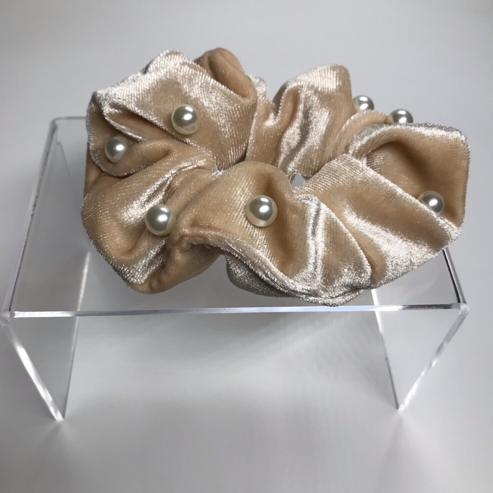 Peral Scrunchy